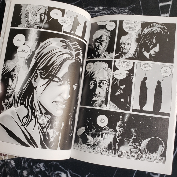 the walking dead volume 1 & 2 - Picture 4 of 4